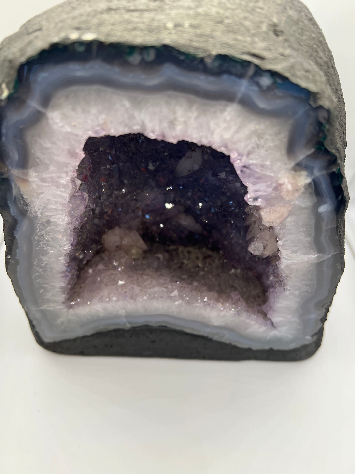Grote groene amethist geode